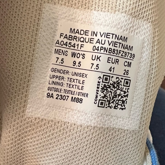 CONVERSE CHUCK TAYLOR HI TOP SNEAKERS NWT AND BOX SIZE 9.5 - Picture 5 of 6